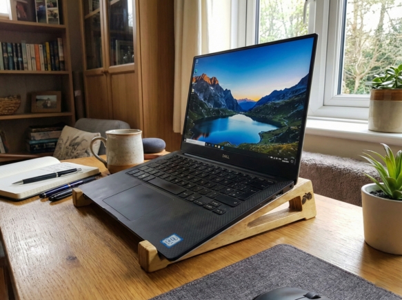  Laptop Altlığı ve Yükseltici Stand - 25MM Dayanıklı Kontraplak Ahşap Tasarım 1 Tahtagurusu Laptop Altlığı ve Yükseltici Stand - 25MM Dayanıklı Kontraplak Ahşap Tasarım