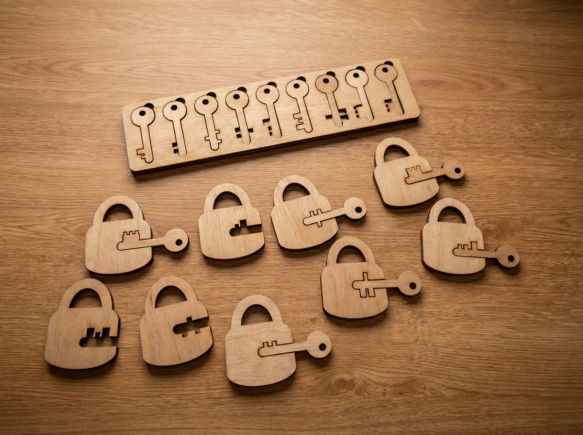 Ahşap Anahtar Kilit Eşleştirme Oyunu - Montessori Eğitici Zeka Oyuncağı (Boya Seti Hediyeli)