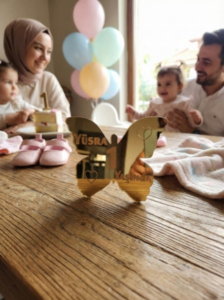 Kişiye Özel İsimli Kelebek Ayna Pleksi - 1 Yaş Doğum Günü Dağıtmalık Hediyelik (7.5 cm Gold)